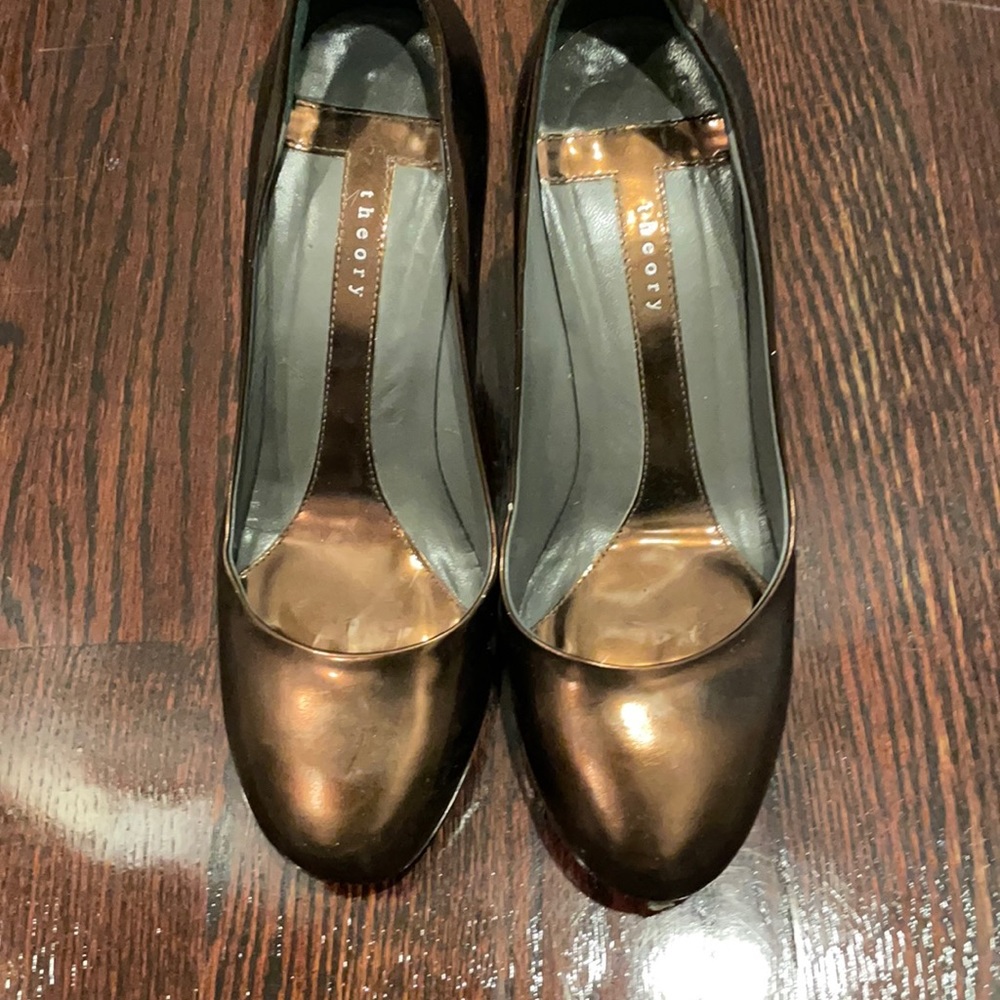 Theory copper metallic pumps 38 7.5